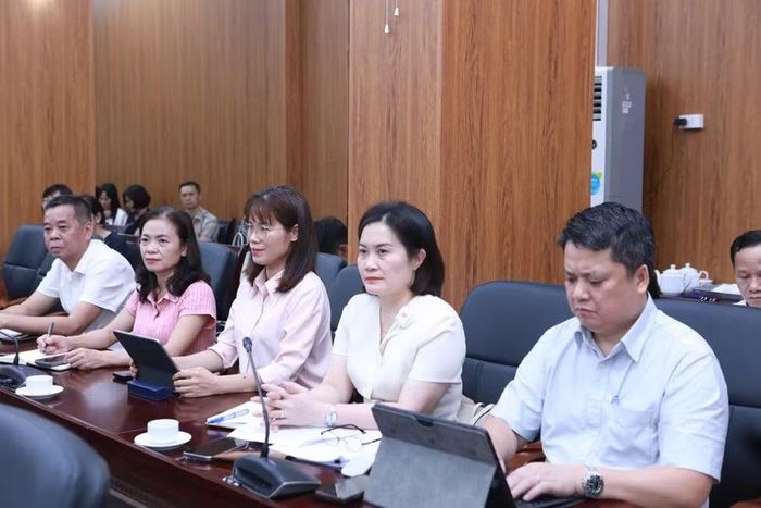 Đại diện lãnh đạo các xã/phường trên địa bàn dự buổi làm việc.