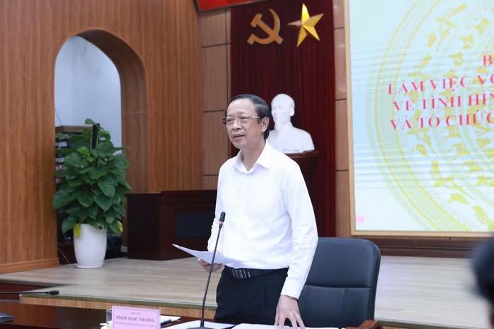 Thứ trưởng Thường trực Bộ GD&ĐT Phạm Ngọc Thưởng phát biểu kết luận buổi làm việc.