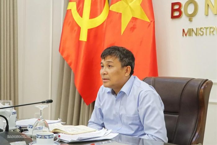 Tại cuộc họp, Thứ trưởng Thường trực Nguyễn Minh Vũ khẳng định, công tác chuẩn bị cho Năm APEC 2027 đã bước vào thời điểm then chốt, đề nghị Ban Thư ký Quốc gia APEC chủ động hơn nữa để hoàn thành tốt các nhiệm vụ được giao. (Ảnh: Nguyễn Nhuận)