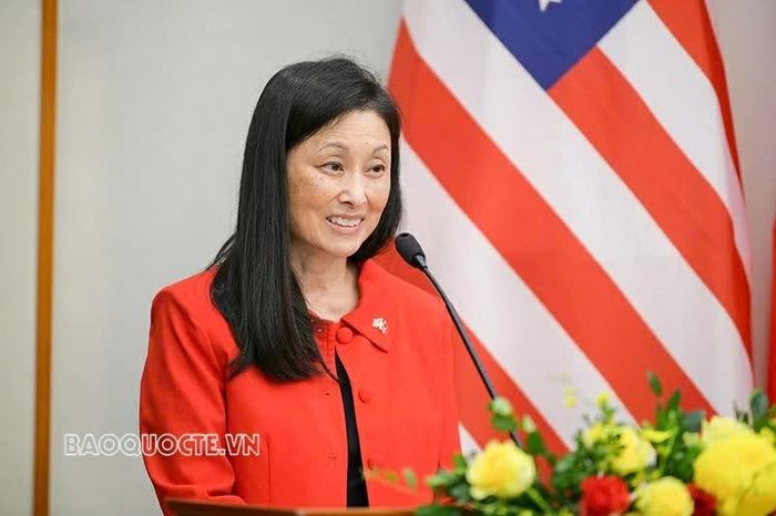 Đại sứ Hoa Kỳ tại Việt Nam, bà Jennifer Wicks phát biểu tại buổi lễ.