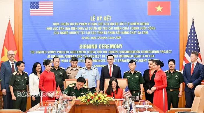 Thượng tướng Nguyễn Trường Thắng, Thứ trưởng Bộ Quốc phòng, Trưởng Cơ quan Thường trực Ban chỉ đạo quốc gia 701 và Đại sứ Hoa Kỳ tại Việt Nam, bà Jennifer Wicks ký kết Thỏa thuận dự án phạm vi hạn chế của dự án xử lý ô nhiễm dioxin khu vực sân bay Biên Hòa và Dự án hỗ trợ cải thiện chất lượng cuộc sống của người khuyết tật tại các tỉnh bị phun rải nặng chất da cam.