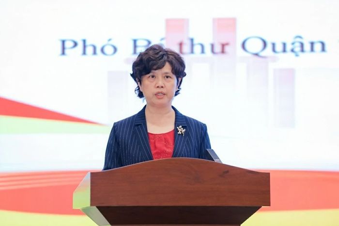 Phó Bí thư Quận ủy quận Ba Nam (thành phố Trùng Khánh) Chu Mật phát biểu tại Hội nghị. (Nguồn: Tổng Lãnh sự quán Việt Nam tại Trùng Khánh)