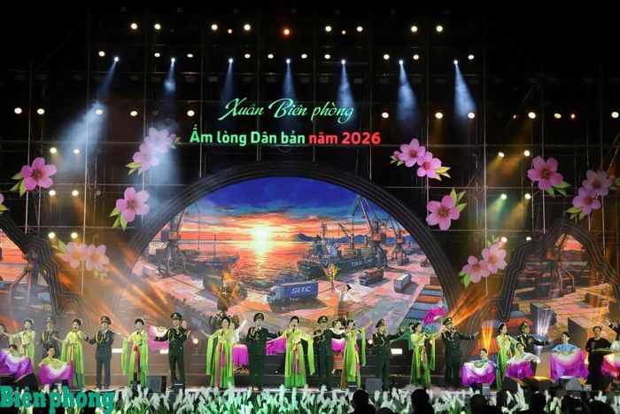 Chương trình “Xuân Biên phòng ấm lòng dân bản” giúp chăm lo đời sống nhân dân, tăng cường tình đoàn kết quân dân, củng cố “thế trận lòng dân” vững chắc nơi biên giới. Ảnh: Ngọc Lâm