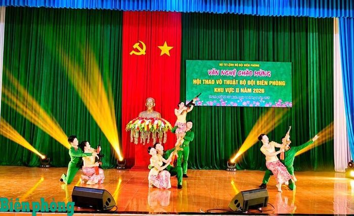 Tiết mục văn nghệ tại chương trình. Ảnh: Luận Kiệm Anh