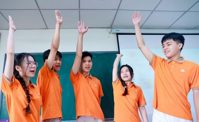 Hai nhóm Khoa học vật chất và Kỹ thuật điện, điện tử và viễn thông cùng có mức điểm 24,35, trong khi Vật lý kỹ thuật cũng ở mức 24,35 điểm. Ảnh: DNU