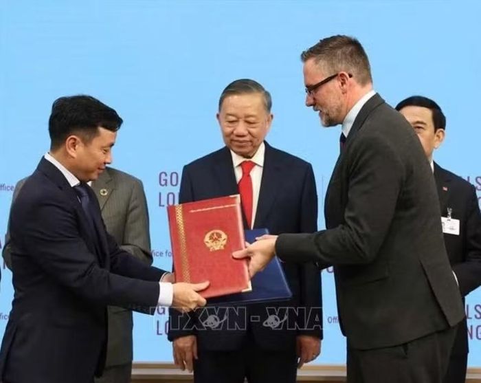 Tổng Bí thư, Chủ tịch nước Tô Lâm chứng kiến lễ trao văn kiện, thoả thuận hợp tác của Việt Nam với các cơ quan của Liên hợp quốc. Ảnh: Thống Nhất/TTXVN