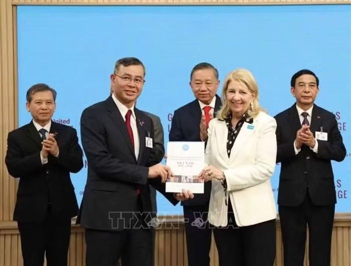 Tổng Bí thư, Chủ tịch nước Tô Lâm chứng kiến lễ trao văn kiện, thoả thuận hợp tác của Việt Nam với các cơ quan của Liên hợp quốc. Ảnh: Thống Nhất/TTXVN