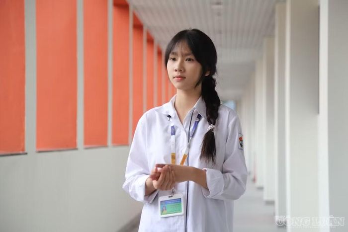 Với Vũ Yến Trang, những tiết học bằng tiếng Anh mang lại cảm giác hào hứng.