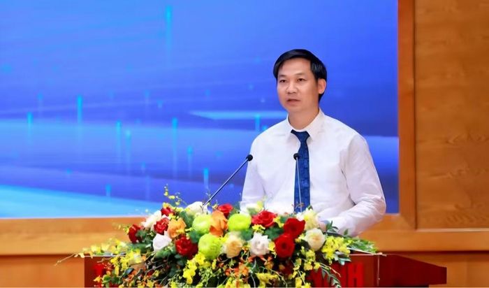 Phó Chủ tịch UBND TP Quảng Ninh Nguyễn Văn Công phát biểu tại diễn đàn - Ảnh: MH.