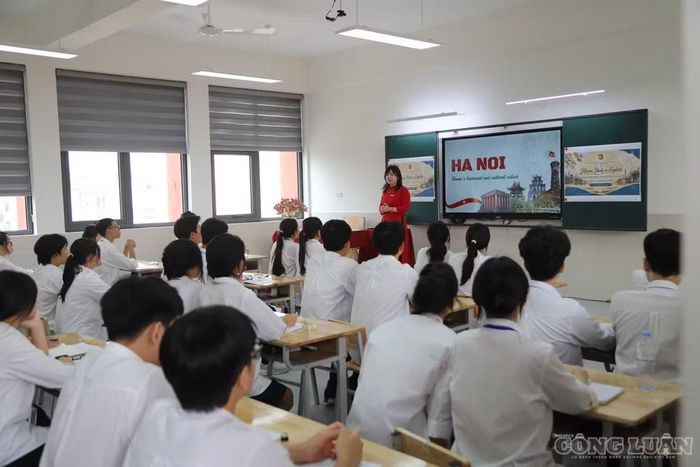 Đáng chú ý, theo định hướng của Bộ GD&ĐT, từ năm 2027, mỗi ngành, chương trình đào tạo chỉ được áp dụng tối đa 3 phương thức tuyển sinh, không tính xét tuyển thẳng và xét nhóm cử tuyển.