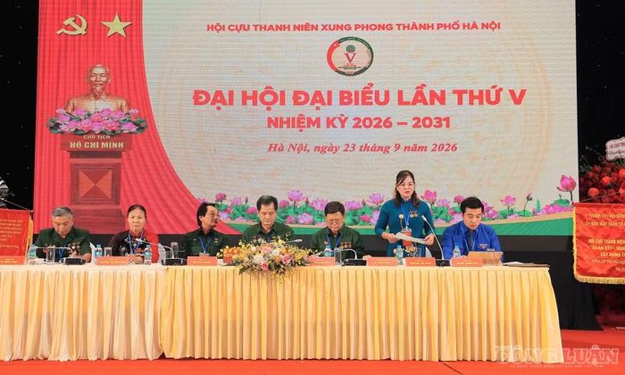 Đoàn Chủ tịch điều hành đại hội.