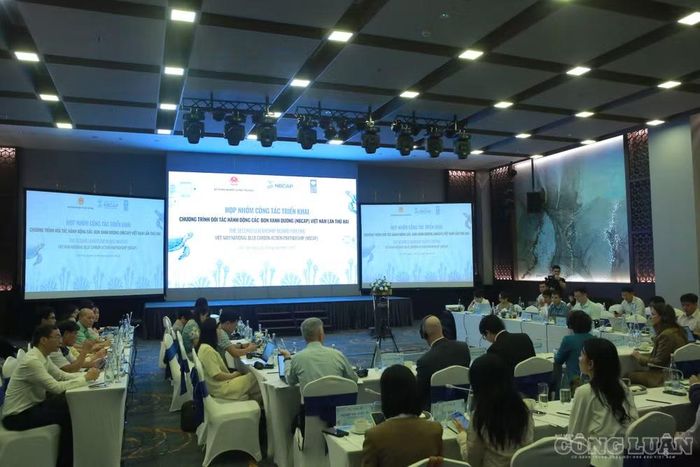 Tại cuộc họp, đại diện các cơ quan quản lý đã nêu nhiều vấn đề liên quan đến tính pháp lý, khả năng triển khai và hiệu quả kinh tế của lộ trình.