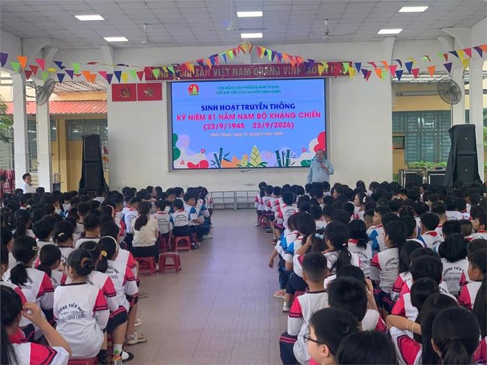 Nhiều trường học tổ chức sinh hoạt kỷ niệm Ngày Nam Bộ kháng chiến. Ảnh: TG