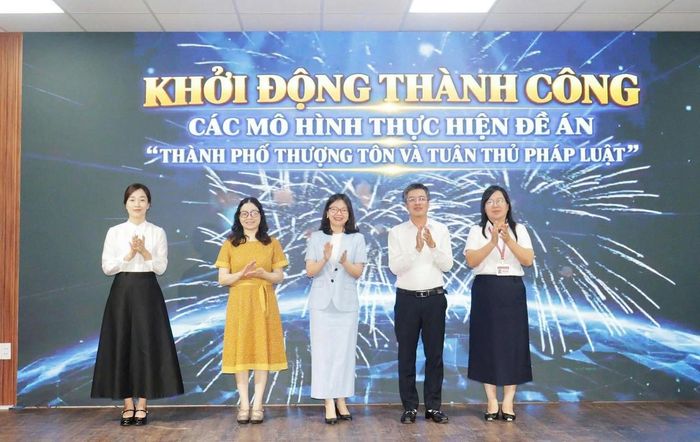 Phường An Biên khởi động các mô hình thực hiện Đề án "Thành phố thượng tôn và tuân thủ pháp luật". (ảnh Nguyên An)