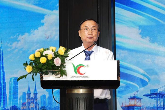 Ông Nguyễn Mạnh Hà, Chủ tịch HĐQT Tập đoàn Thép Tiến Lên, Chủ tịch lâm thời Hội Doanh nghiệp Hải Phòng tại TP.HCM và các tỉnh phía Nam phát biểu khai mạc (Ảnh: Hải Triều)