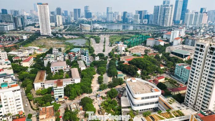 Việc tháo gỡ vướng mắc mặt bằng giúp dự án có thêm điều kiện để tiếp tục thi công. Khi hoàn thành, tuyến đường sẽ kết nối khu vực Phạm Hùng - Lê Đức Thọ với Vành đai 3 và Vành đai 3,5, góp phần tăng khả năng kết nối giao thông khu vực.