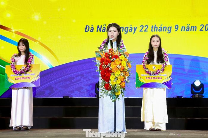 Sinh viên Đặng Nguyễn Ngọc Phương, ngành Sư phạm Hóa học, Khoa Lý - Hóa là thủ khoa tuyển sinh toàn trường năm 2026 với số điểm trúng tuyển 29,18.