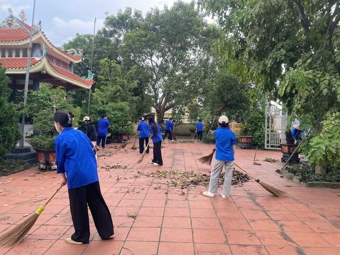 Hoạt động vệ sinh môi trường, chỉnh trang cảnh quan môi trường diễn ra tại nhiều địa bàn.