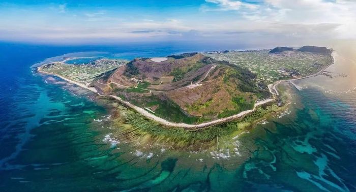 Lý Sơn với những giá trị về địa chất núi lửa, hệ sinh thái, văn hóa và lịch sử là điểm nhấn trong không gian du lịch biển đảo của Quảng Ngãi. Ảnh: Bùi Thanh Trung.