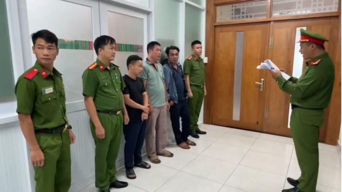 Các đối tượng liên quan bị công an khởi tố.