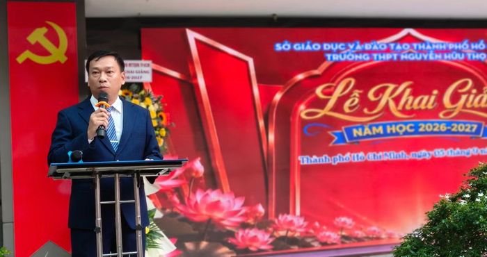Thầy Đỗ Đình Đảo, Hiệu trưởng Trường THPT Nguyễn Hữu Thọ (phường Xóm Chiếu, TPHCM)