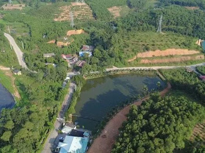 Bên cạnh các dấu hiệu hình sự, cơ quan thanh tra còn chỉ ra nhiều vi phạm hành chính trong hoạt động của Phú Minh Vina, trong đó có việc tiếp nhận, xử lý vượt công suất được cấp phép hơn 31.215 tấn vận hành lò đốt chất thải nguy hại ngoài danh mục được cấp phép và có chênh lệch hơn 35.211 tấn chất thải nguy hại trong báo cáo qua 3 năm.
