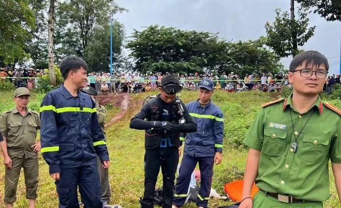Nhiều lực lượng được huy động tìm kiếm khu vực nghi có người mất tích do mưa lũ (Ảnh: CACC)