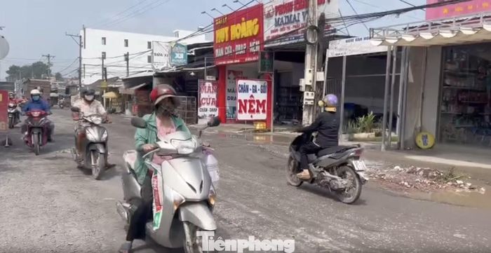 Tuyến đường Bưng Môn sau nhiều lần phản ánh các đơn vị đã tiến hành đổ đá lấp, san gạt các ổ voi, ổ gà.