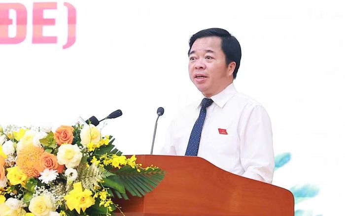 Ông Bùi Văn Lương - Chủ tịch HĐND tỉnh Thái Nguyên, phát biểu tại kỳ họp