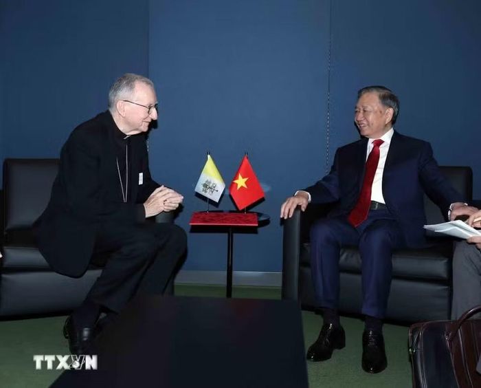 Tổng Bí thư, Chủ tịch nước Tô Lâm gặp Thủ tướng Tòa thánh Vatican, Hồng y Pietro Parolin. (Ảnh: Thống Nhất/TTXVN)