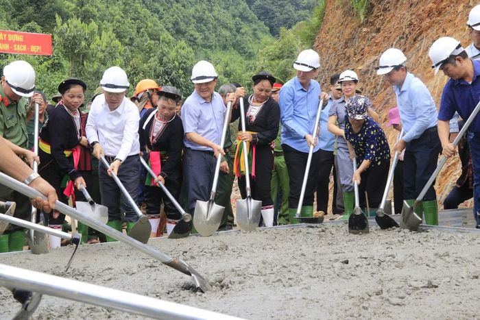 98 xã, phường tại Lào Cai đồng loạt khởi công xây dựng các tuyến đường giao thông nông thôn.