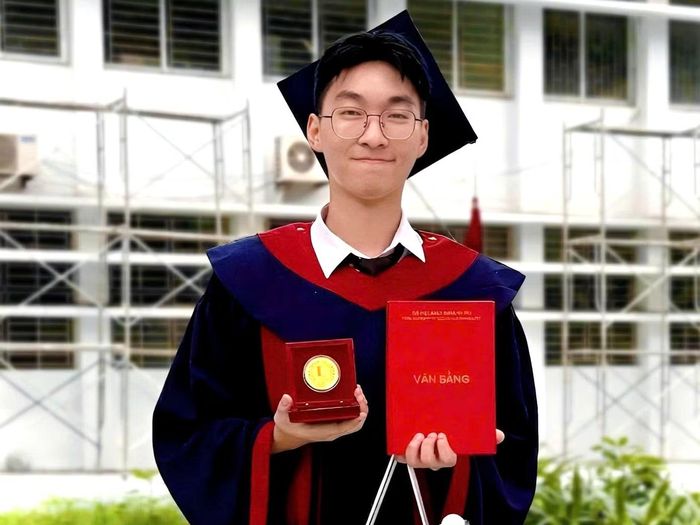 Đặng Nhật Duy tốt nghiệp ngành Công nghệ thông tin ĐH Bách khoa Hà Nội. Ảnh: NVCC