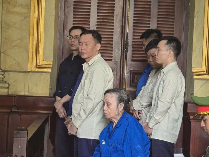Các bị cáo tại phiên tòa ngày 23/9.