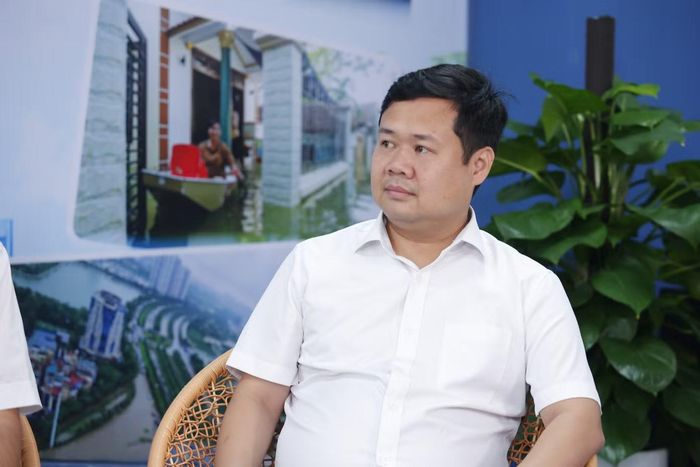 Ông Trương Quốc Bảo, Trưởng phòng Quản lý dự án hạ tầng cấp thoát nước, Ban Quản lý dự án đầu tư xây dựng công trình hạ tầng kỹ thuật và nông nghiệp thành phố Hà Nội thông tin tại buổi talkshow - Ảnh: Tùng Đoàn.