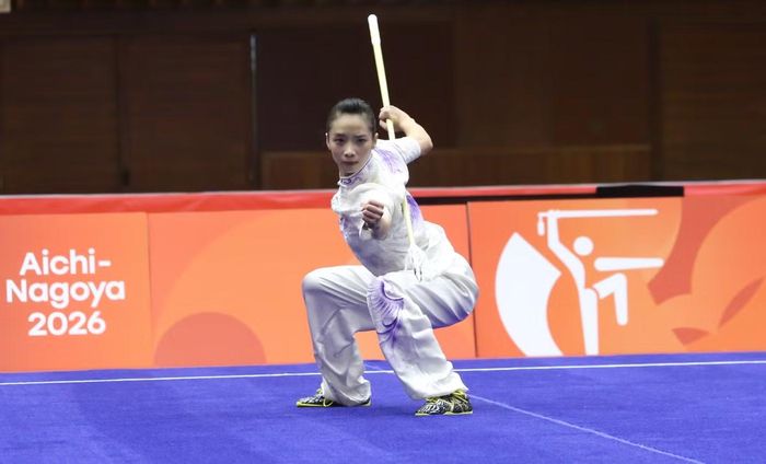 Tấm huy chương đồng tại Asiad 20 đánh dấu một cột mốc đáng chú ý trong sự nghiệp của Dương Thúy Vi. Cách đây 12 năm, tại Asiad 17 diễn ra ở Incheon (Hàn Quốc), Thúy Vi từng giành huy chương vàng nội dung kiếm thuật và thương thuật nữ, mang về tấm huy chương vàng đầu tiên cho wushu Việt Nam tại một kỳ Đại hội Thể thao châu Á. Ảnh: Trọng Đạt.