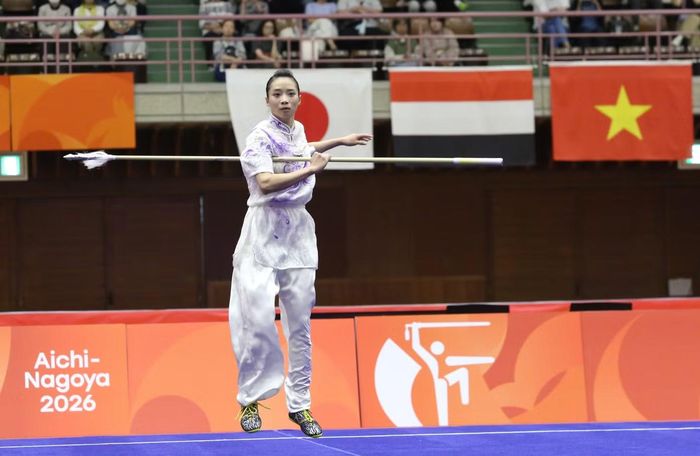 Bén duyên với wushu từ năm lên 7 tuổi, đến nay cô gái Hà Nội có tròn 26 năm gắn bó với thảm đấu. Thành tích thi đấu của Dương Thúy Vi là niềm tự hào lớn của thể thao nước nhà. Cô sở hữu bộ sưu tập huy chương gần 60 chiếc. Nữ vận động viên là người có duyên “mở hàng” may mắn cho thể thao Việt Nam. Ảnh: Trọng Đạt.