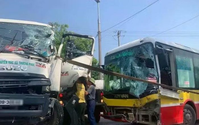 Hà Nội yêu cầu các đơn vị vận tải siết chặt kỷ luật lái xe và điều kiện kỹ thuật phương tiện sau hai vụ tai nạn liên tiếp liên quan đến xe buýt.
