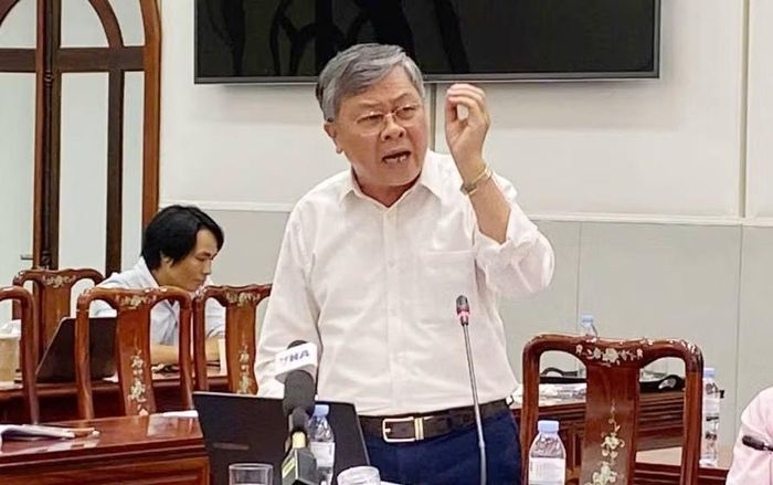 PGS.TS Đinh Dũng Sỹ - Ủy viên Hội đồng tư vấn Dân chủ - Pháp luật Ủy ban Trung ương MTTQ Việt Nam, góp ý tại hội nghị. (Ảnh: P.T)