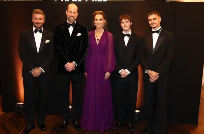 David Beckham cùng 2 con trai cũng có mặt tại sự kiện và chụp ảnh với vợ chồng xứ Wales. Ảnh: PA Wire.