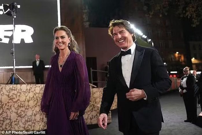 Tom Cruise và vợ chồng xứ Wales có nhiều khoảnh khắc đáng chú ý tại sự kiện. Ảnh: Kensington Palace/Shutterstock, PA Wire/AP.