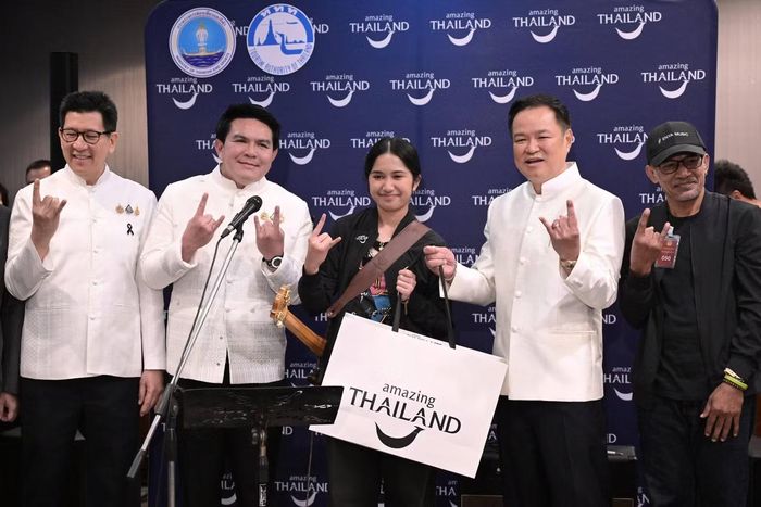 Nene được Thủ tướng Thái Lan tặng quà vào tháng 7. Ảnh: Chính phủ Thái Lan.
