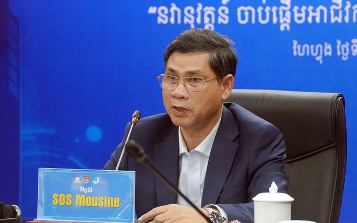 Ngài SOS Mousine – Phó Chủ tịch Hội LHTN Campuchia phát biểu tại tọa đàm.