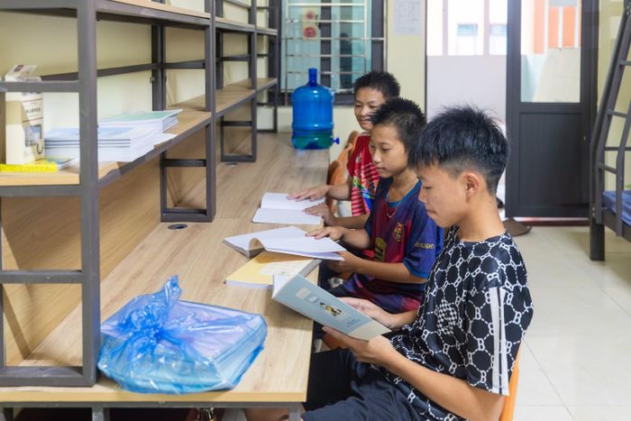 So với trước kia, điều kiện học tập, sinh hoạt của học sinh đã thay đổi "một trời một vực"