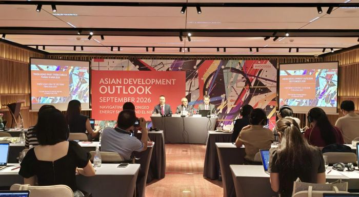 ADB nâng dự báo tăng trưởng GDP của Việt Nam lên 7,8% năm 2026 và 7,6% năm 2027, trong bối cảnh kinh tế duy trì đà tăng trưởng tích cực.