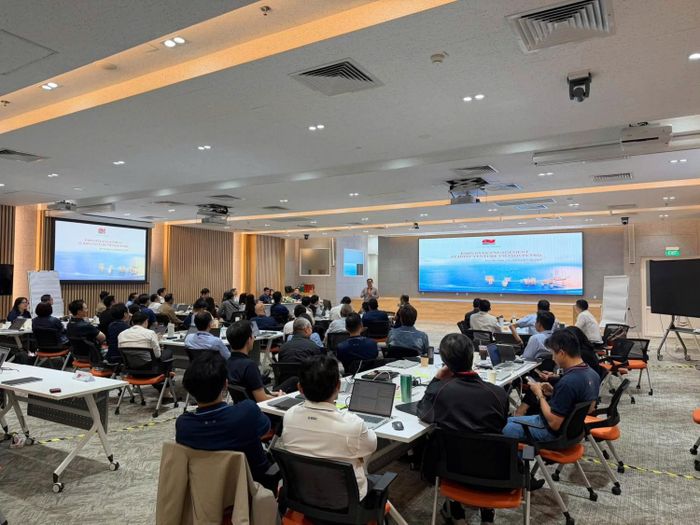 Đại diện Vietsovpetro, ông Bùi Anh Nam, Trưởng phòng Tổ chức nhân sự Vietsovpetro, chia sẻ kinh nghiệm về gắn kết người lao động tại chương trình