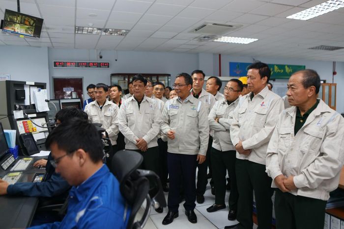 Đoàn công tác tham quan, tìm hiểu về tình hình hoạt động của NMLD Dung Quất.