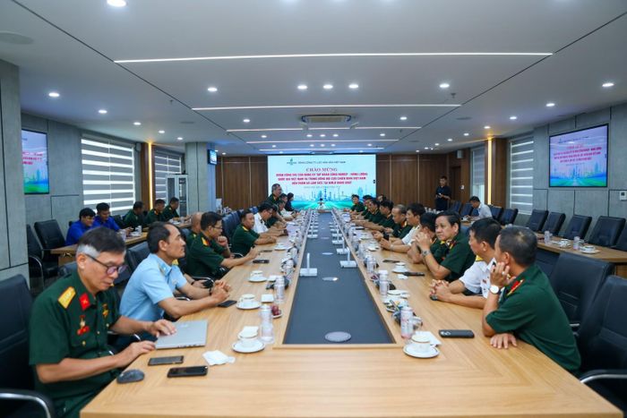 Toàn cảnh buổi làm việc.
