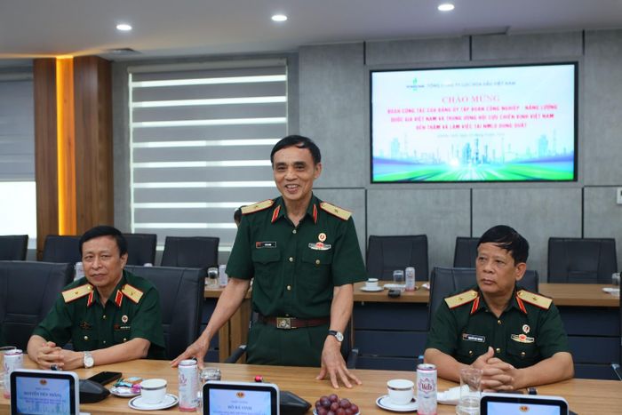 Đồng chí Hồ Bá Vinh - Ủy viên Ban Thường vụ, Phó Trưởng ban Công tác Hội CCB Việt Nam đề nghị Hội CCB PETROVIETNAM và Hội CCB BSR tiếp tục nêu cao phẩm chất “Bộ đội Cụ Hồ”, lan tỏa các giá trị, phẩm chất cao đẹp của nguời lính.