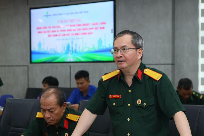 Đồng chí Khương Lê Thành - Phó Bí thư Thường trực Đảng ủy, Thành viên HĐQT, Chủ tịch Hội CCB BSR thông tin về tình hình sản xuất kinh doanh của đơn vị.