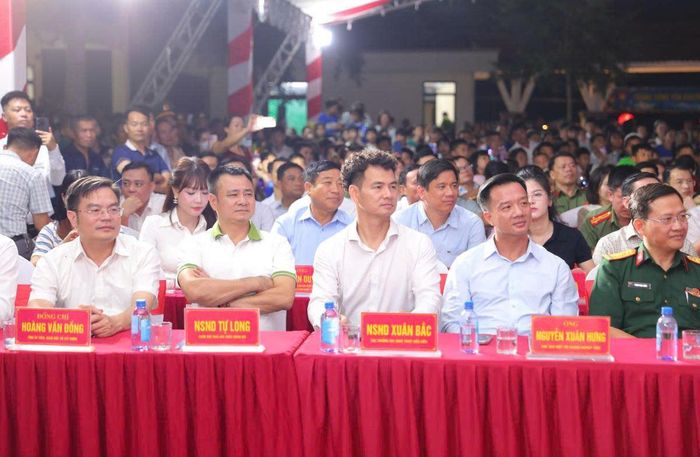 NSND Xuân Bắc, Tự Long tham gia Trung thu cho học sinh biên giới Yên Khương